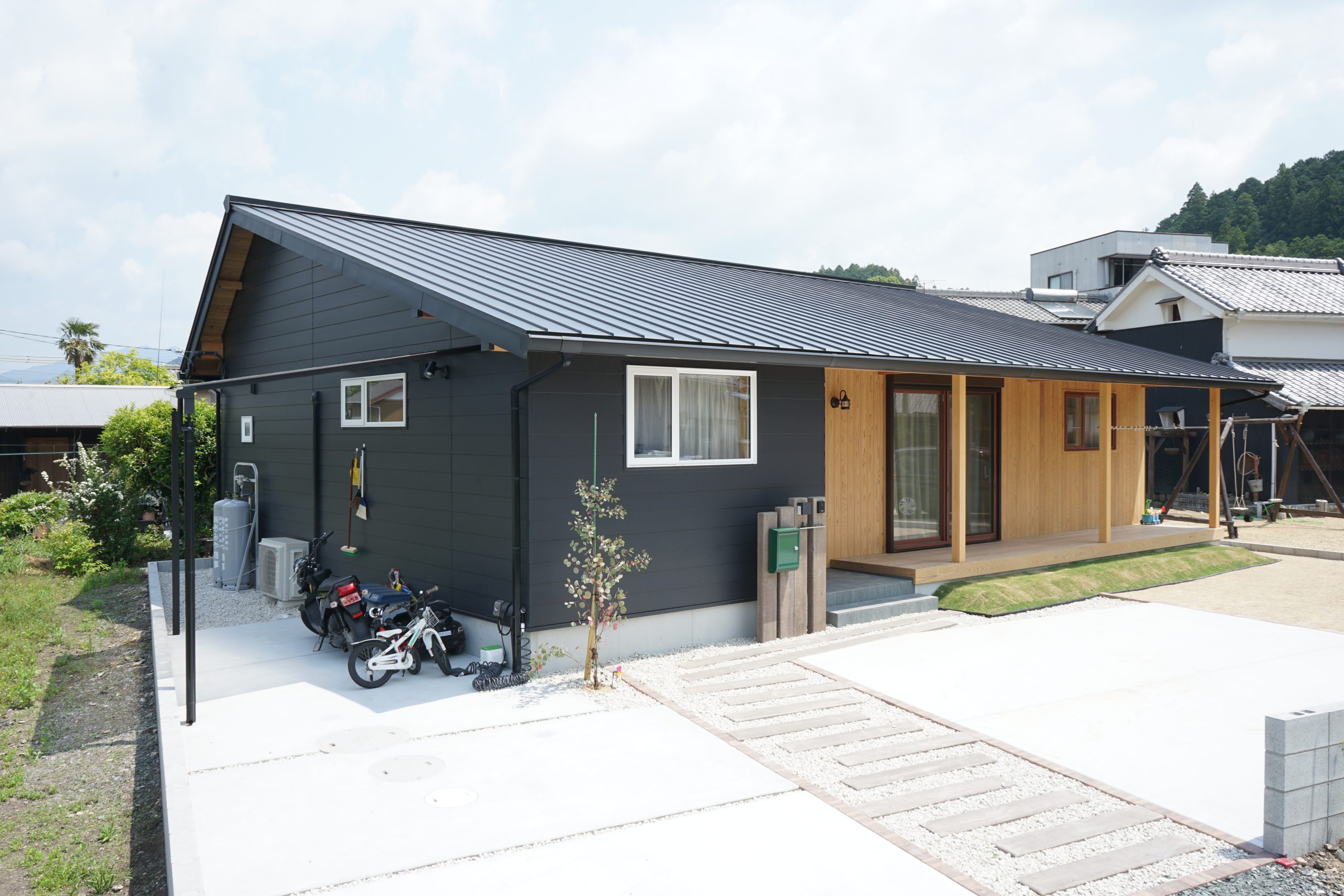 外壁ガルバ　平屋