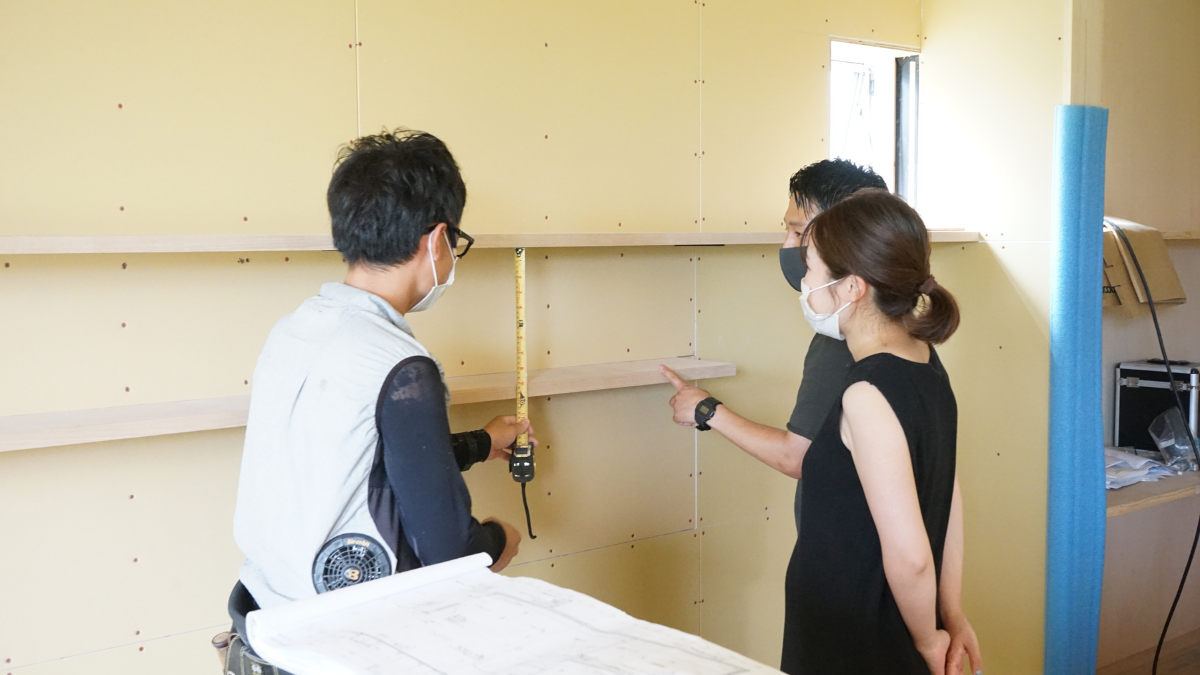 大工　現場打合せ　自社大工